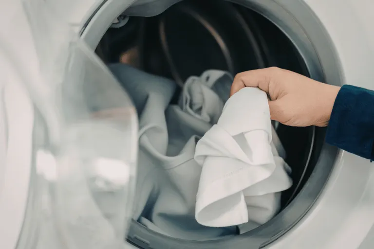 How to Quickly Prevent Wrinkles in the Dryer